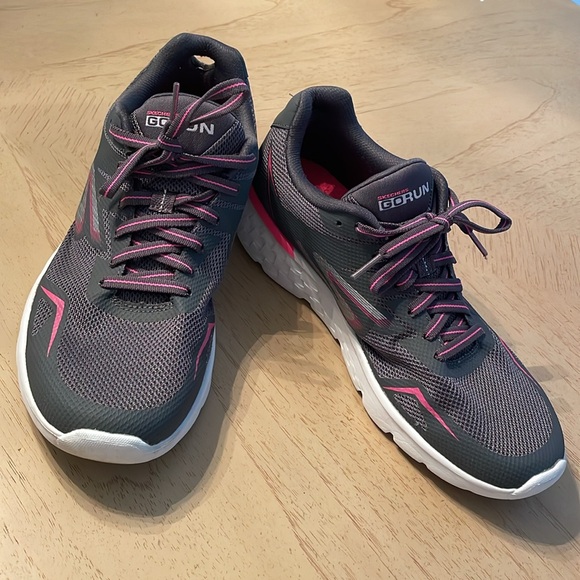 Skechers Go Run 5 Quickfit Women’s Running Shoes Size 9 Gray w/ Pink Accents - Picture 1 of 15